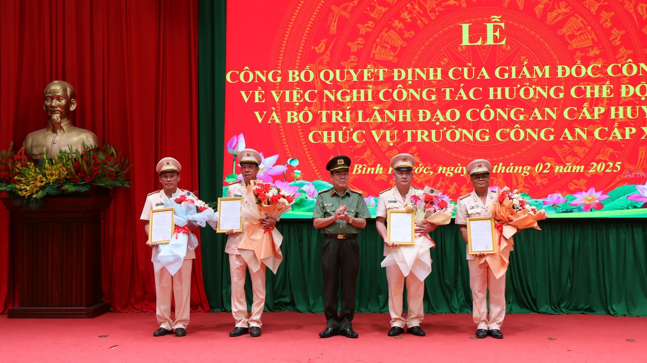 12 Đại tá, Thượng tá xung phong nghỉ hưu trước tuổi; 4 Phó Trưởng Công an huyện tự nguyện xuống xã- Ảnh 1.