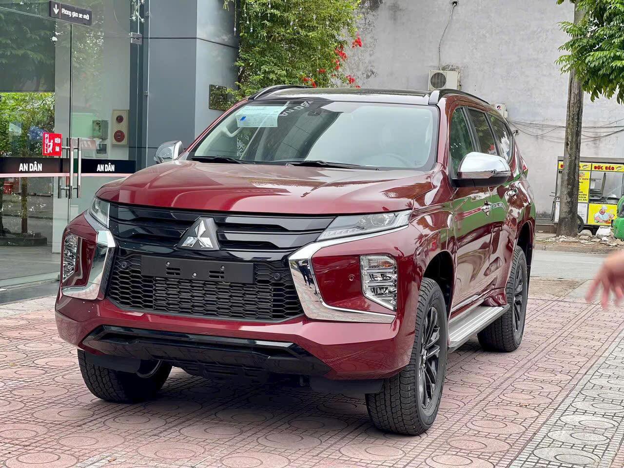 Giá Mitsubishi Pajero Sport tiếp tục 'dò đáy' tại đại lý: Giảm nhiều nhất 275 triệu 'dọn kho' chờ bản mới ra mắt - Ảnh 2.