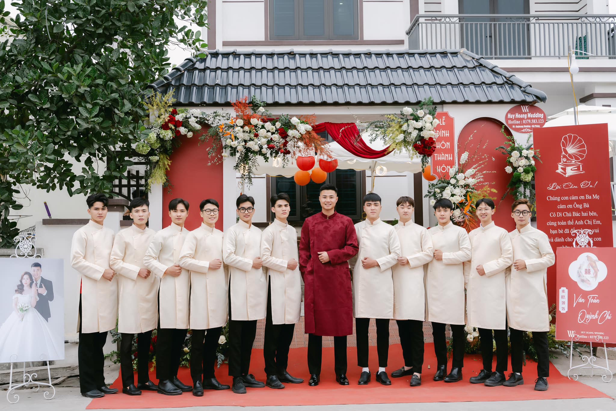 Ảnh nét căng ăn hỏi thủ môn Văn Toản:Dàn xe rước dâu "khủng", đàng gái nhà to nhất phố gia thế không phải vừa - Ảnh 13. Ảnh nét căng ăn hỏi thủ môn Văn Toản:Dàn xe rước dâu "khủng", đàng gái nhà to nhất phố gia thế không phải vừa - Ảnh 13.