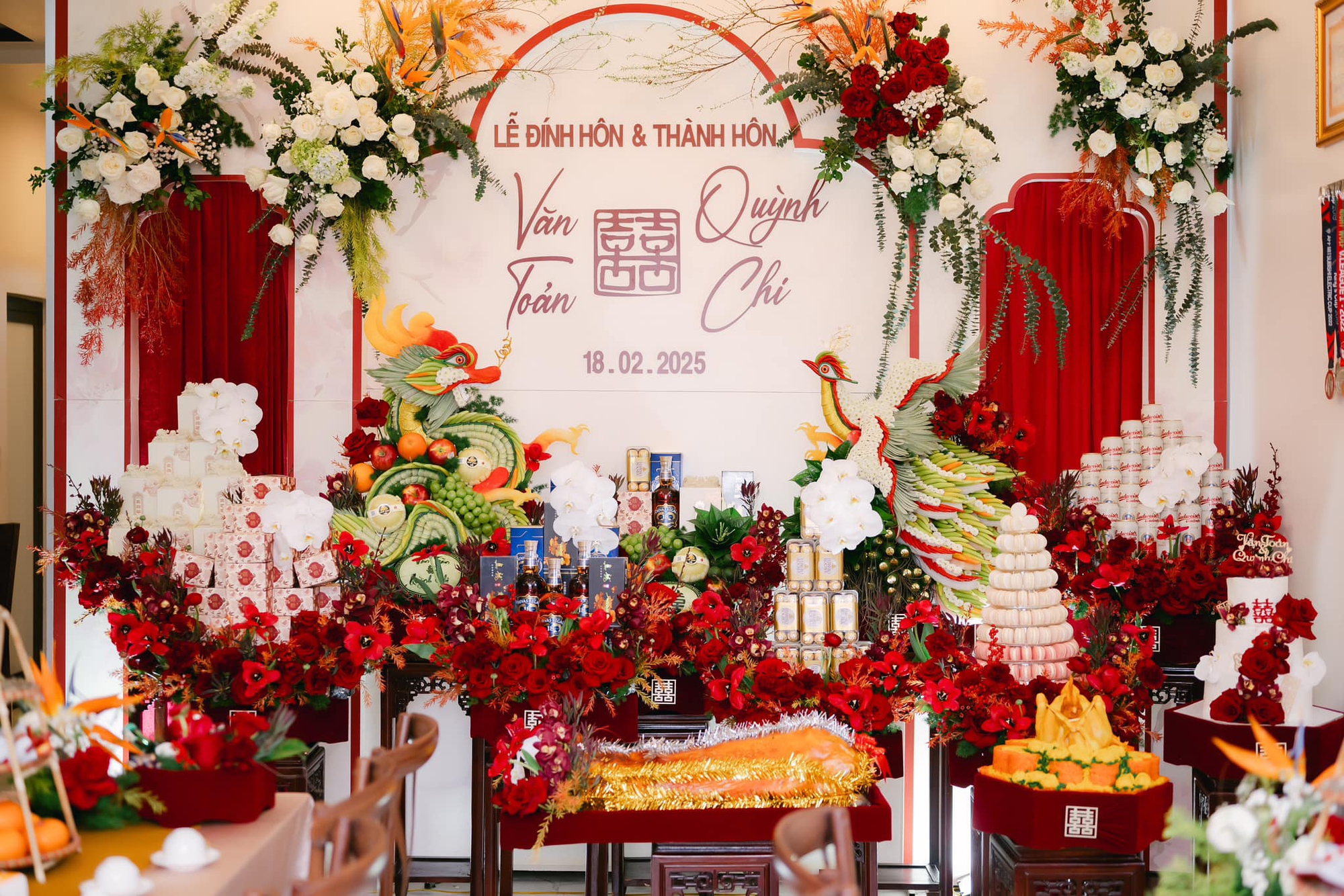 Ảnh nét căng ăn hỏi thủ môn Văn Toản:Dàn xe rước dâu "khủng", đàng gái nhà to nhất phố gia thế không phải vừa - Ảnh 7. Ảnh nét căng ăn hỏi thủ môn Văn Toản:Dàn xe rước dâu "khủng", đàng gái nhà to nhất phố gia thế không phải vừa - Ảnh 7.