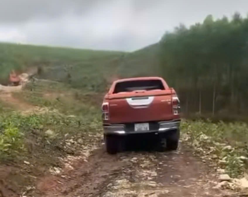 Vợ nhập viện khi dùng điện thoại livestream việc chồng bị đánh- Ảnh 2. Vợ nhập viện khi dùng điện thoại livestream việc chồng bị đánh- Ảnh 2.