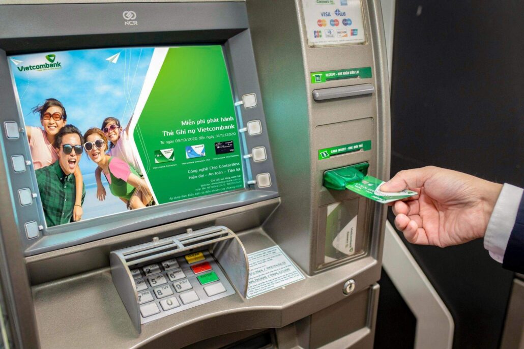 Máy ATM “nuốt tiền” không nhả, đừng hoảng hốt mà hãy làm theo cách này!