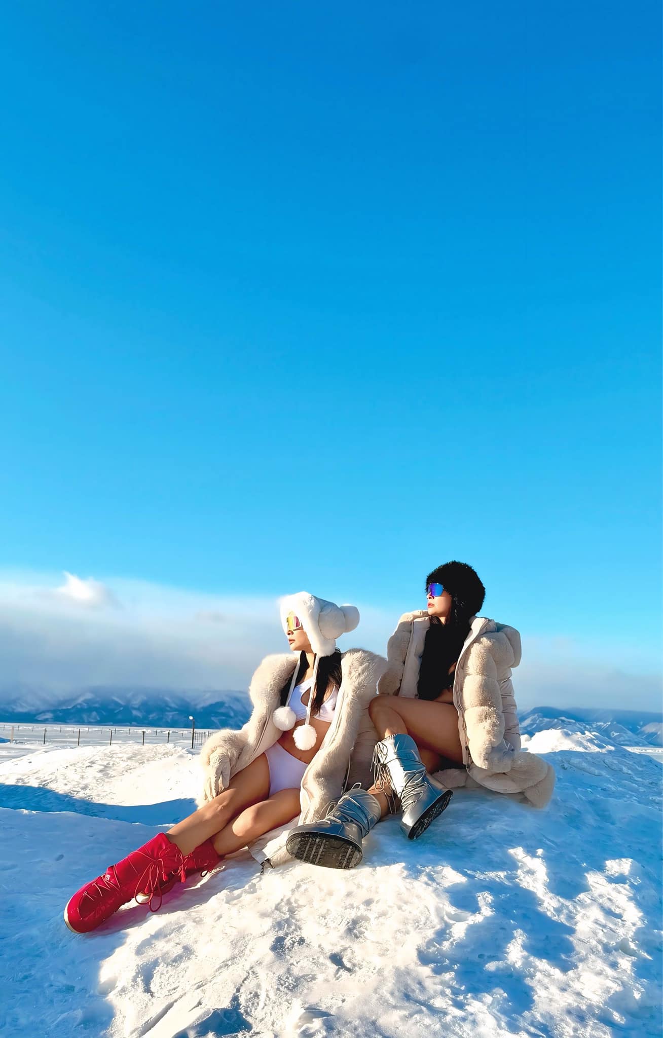 2 siêu mẫu Việt 47 tuổi sang Nga du lịch, khoe cơ thể gợi cảm giữa hồ tuyết trắng: "Đúng là... điên thật" - Ảnh 6.