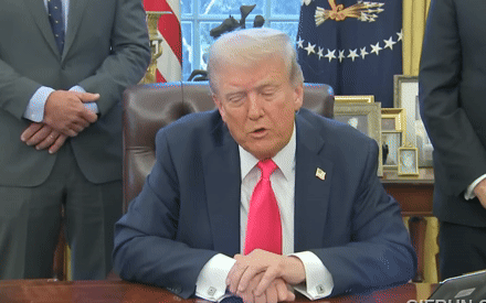 Thỏa thuận Mỹ-Ukraine lộ lỗ hổng "chưa từng có", rộ tin ông Zelensky suýt bị ông Trump hủy gặp phút chót - Ảnh 2.