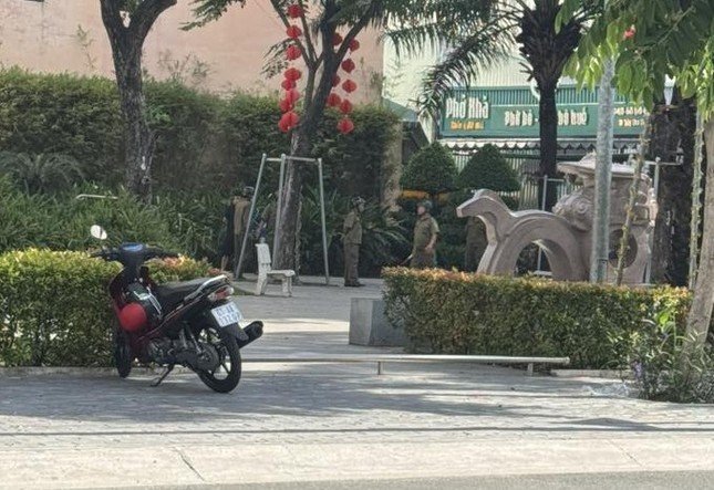 Phát hiện người đàn ông tử vong bất thường trong công viên Bình Dương - Ảnh 1.