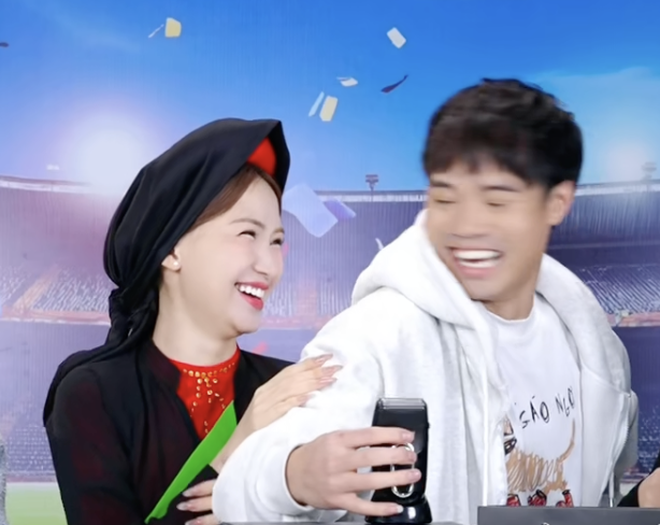 Văn To&agrave;n c&ugrave;ng 