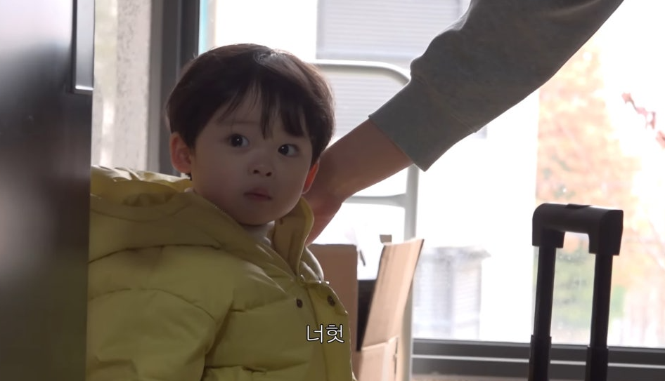 Danh tính em bé 2 tuổi hot nhất lúc này, khuấy đảo MXH vì quá đáng yêu, các mẹ thi nhau vào "xin vía" - Ảnh 1. Danh tính em bé 2 tuổi hot nhất lúc này, khuấy đảo MXH vì quá đáng yêu, các mẹ thi nhau vào "xin vía" - Ảnh 1.