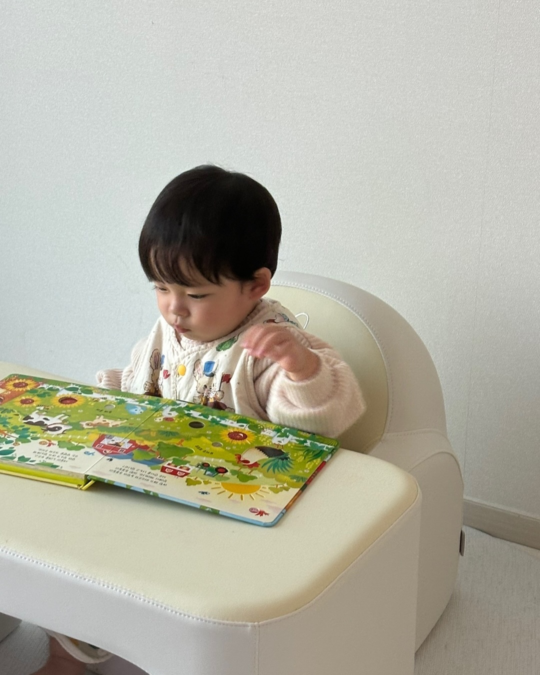 Danh tính em bé 2 tuổi hot nhất lúc này, khuấy đảo MXH vì quá đáng yêu, các mẹ thi nhau vào "xin vía" - Ảnh 13. Danh tính em bé 2 tuổi hot nhất lúc này, khuấy đảo MXH vì quá đáng yêu, các mẹ thi nhau vào "xin vía" - Ảnh 13.