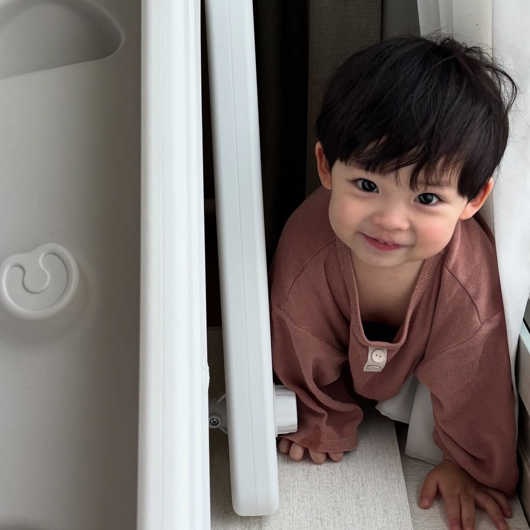 Danh tính em bé 2 tuổi hot nhất lúc này, khuấy đảo MXH vì quá đáng yêu, các mẹ thi nhau vào "xin vía" - Ảnh 11. Danh tính em bé 2 tuổi hot nhất lúc này, khuấy đảo MXH vì quá đáng yêu, các mẹ thi nhau vào "xin vía" - Ảnh 11.