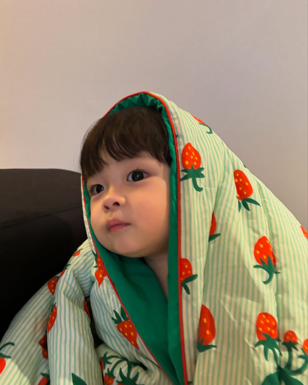 Danh tính em bé 2 tuổi hot nhất lúc này, khuấy đảo MXH vì quá đáng yêu, các mẹ thi nhau vào "xin vía" - Ảnh 6. Danh tính em bé 2 tuổi hot nhất lúc này, khuấy đảo MXH vì quá đáng yêu, các mẹ thi nhau vào "xin vía" - Ảnh 6.