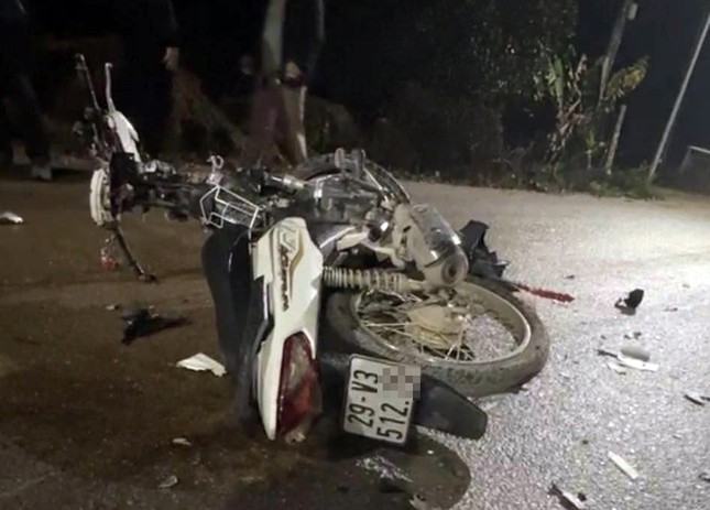 Tai nạn giao thông Hà Nội xe máy đấu đầu ô tô 3 người tử vong tại Phúc Thọ - Ảnh 1.