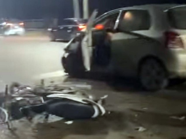 Tai nạn giao thông Hà Nội xe máy đấu đầu ô tô 3 người tử vong tại Phúc Thọ - Ảnh 2.