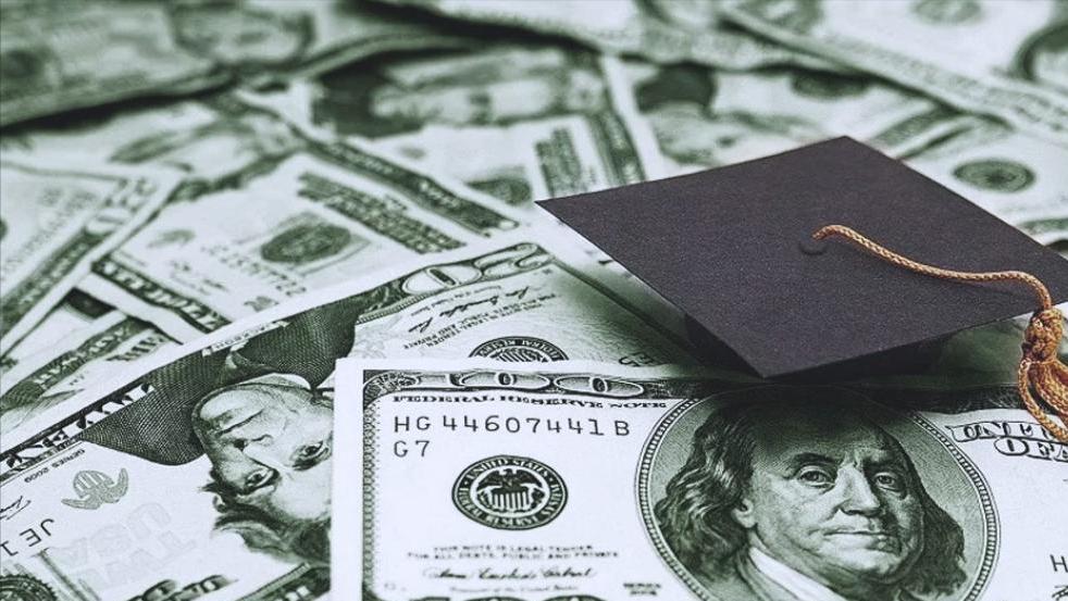 Tầng lớp đ&aacute;y ở Mỹ phải b&aacute;n m&aacute;u kiếm sống: Kiếm tiền nhanh nhưng g&acirc;y hại kh&ocirc;n lường, người giới thiệu kh&aacute;ch h&agrave;ng được nhận &lsquo;hoa hồng&rsquo;- Ảnh 1.