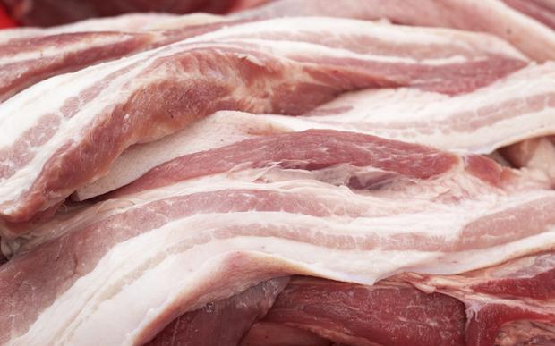 Mua thịt lợn thấy 5 dấu hiệu n&agrave;y th&igrave; "quay xe" lu&ocirc;n, c&oacute; loại người b&aacute;n h&agrave;ng cũng chẳng d&aacute;m ăn - Ảnh 1.