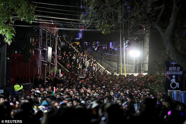 Chưa từng c&oacute;: Chile mất điện đột ngột, ch&igrave;m trong b&oacute;ng tối, t&igrave;nh trạng khẩn cấp quốc gia được ban h&agrave;nh- Ảnh 1.