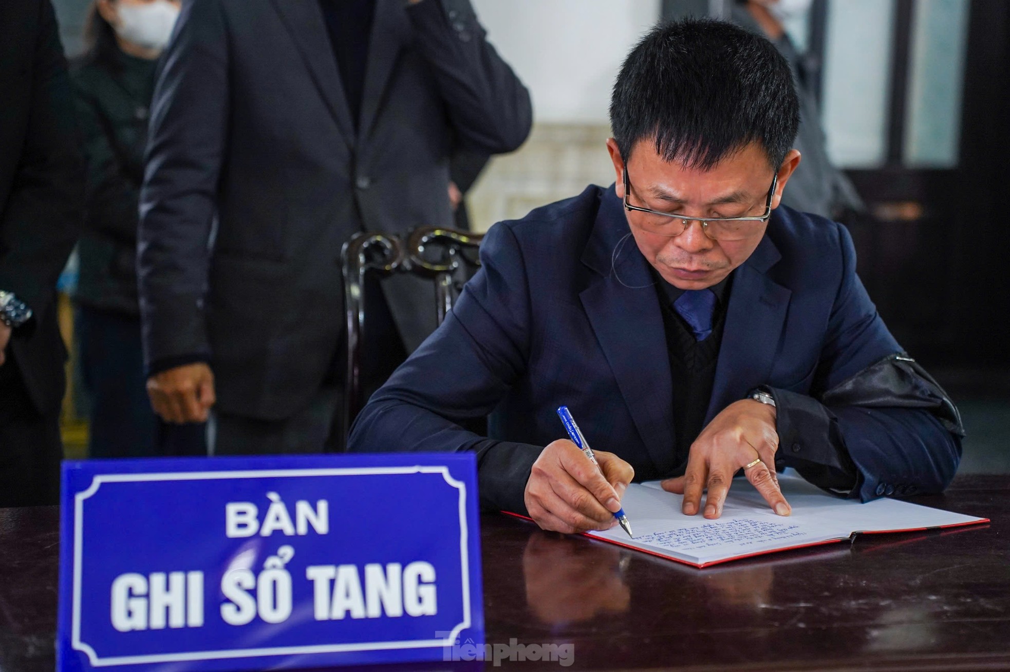 Phút tiễn biệt nhà thơ, nhà báo Dương Xuân Nam - nguyên Tổng Biên tập Báo Tiền Phong - Ảnh 7.