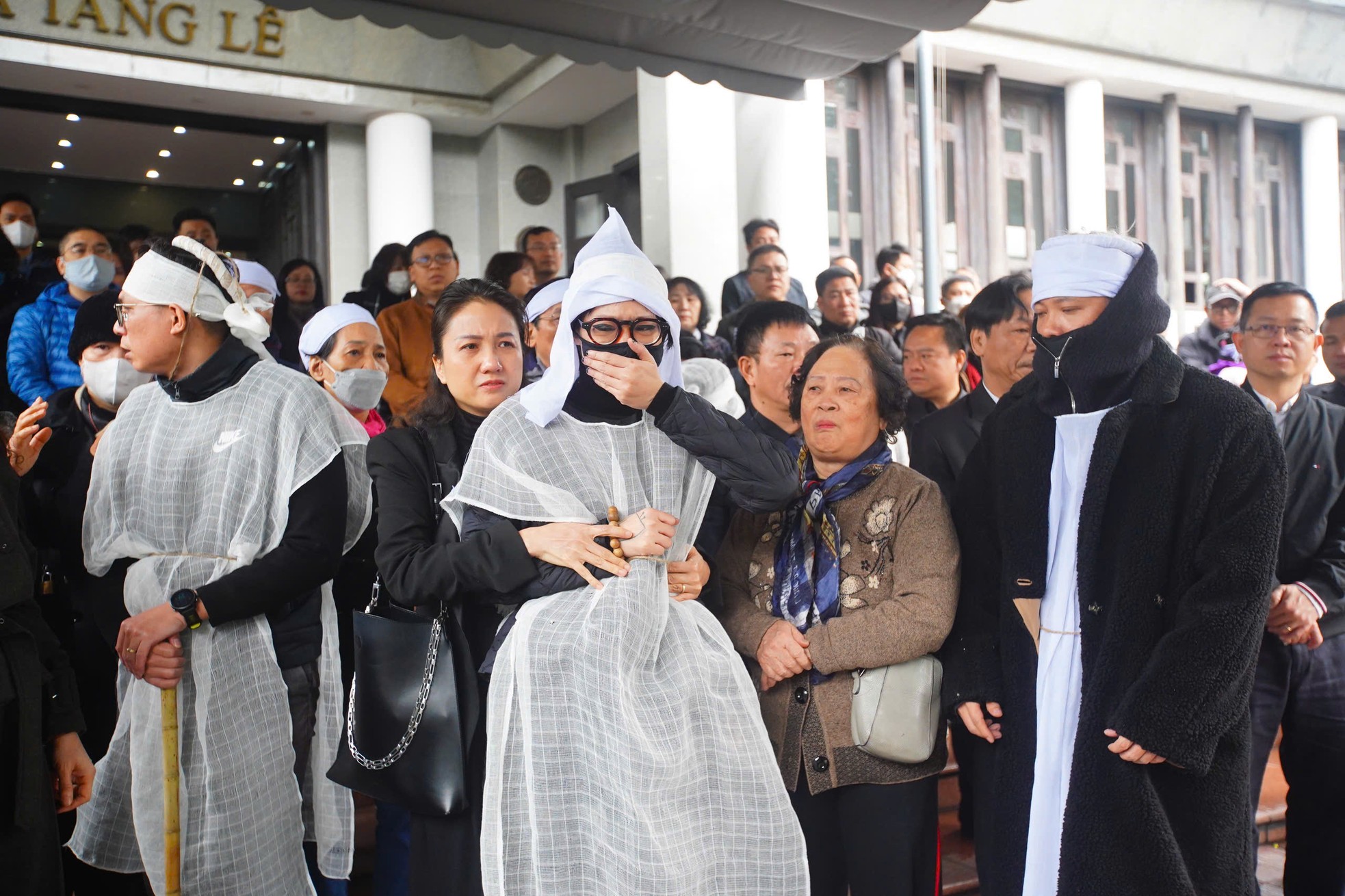 Phút tiễn biệt nhà thơ, nhà báo Dương Xuân Nam - nguyên Tổng Biên tập Báo Tiền Phong - Ảnh 21.