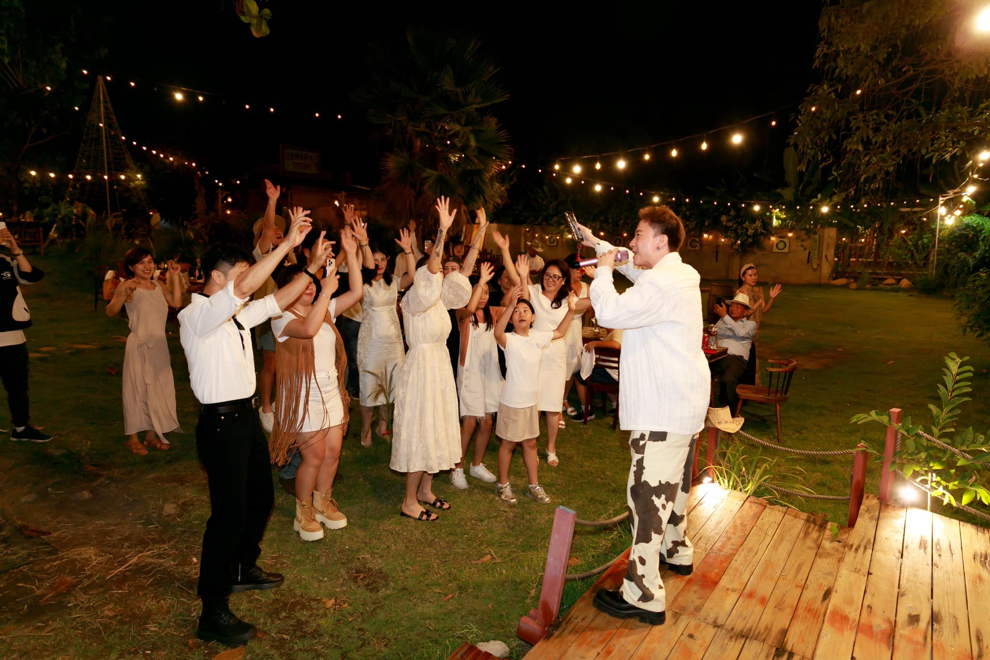 Tình trạng đáng lo của Ngô Thanh Vân giữa nghi vấn mang thai: Bị trúng thực, chồng thức làm 1 việc suốt đêm- Ảnh 1. Tình trạng đáng lo của Ngô Thanh Vân giữa nghi vấn mang thai: Bị trúng thực, chồng thức làm 1 việc suốt đêm- Ảnh 1.