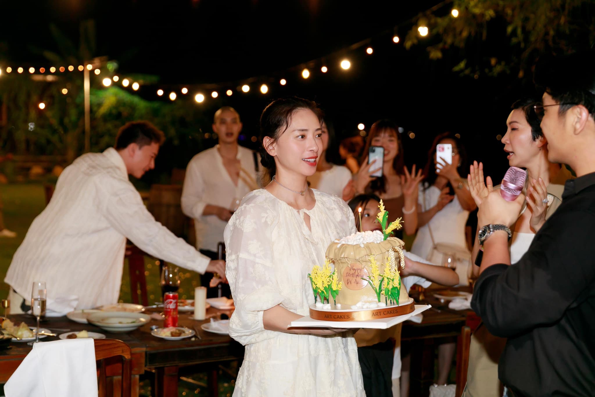 Tình trạng đáng lo của Ngô Thanh Vân giữa nghi vấn mang thai: Bị trúng thực, chồng thức làm 1 việc suốt đêm- Ảnh 10. Tình trạng đáng lo của Ngô Thanh Vân giữa nghi vấn mang thai: Bị trúng thực, chồng thức làm 1 việc suốt đêm- Ảnh 10.