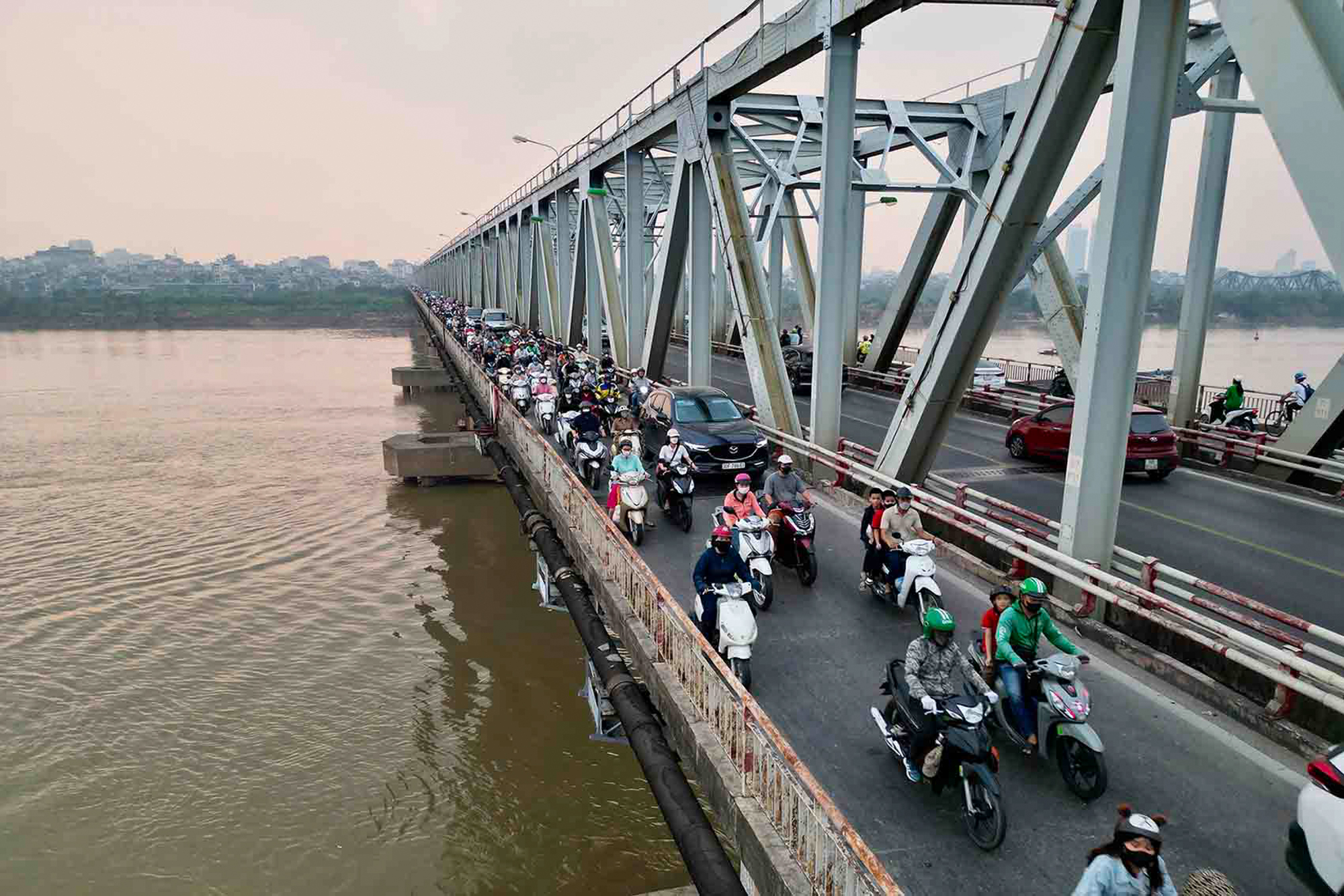 Khu vực cứ hơn 2km sẽ có một cây cầu cầu vượt sông, biến Đông Anh và Long Biên thành trung tâm kinh tế mới - Ảnh 12.