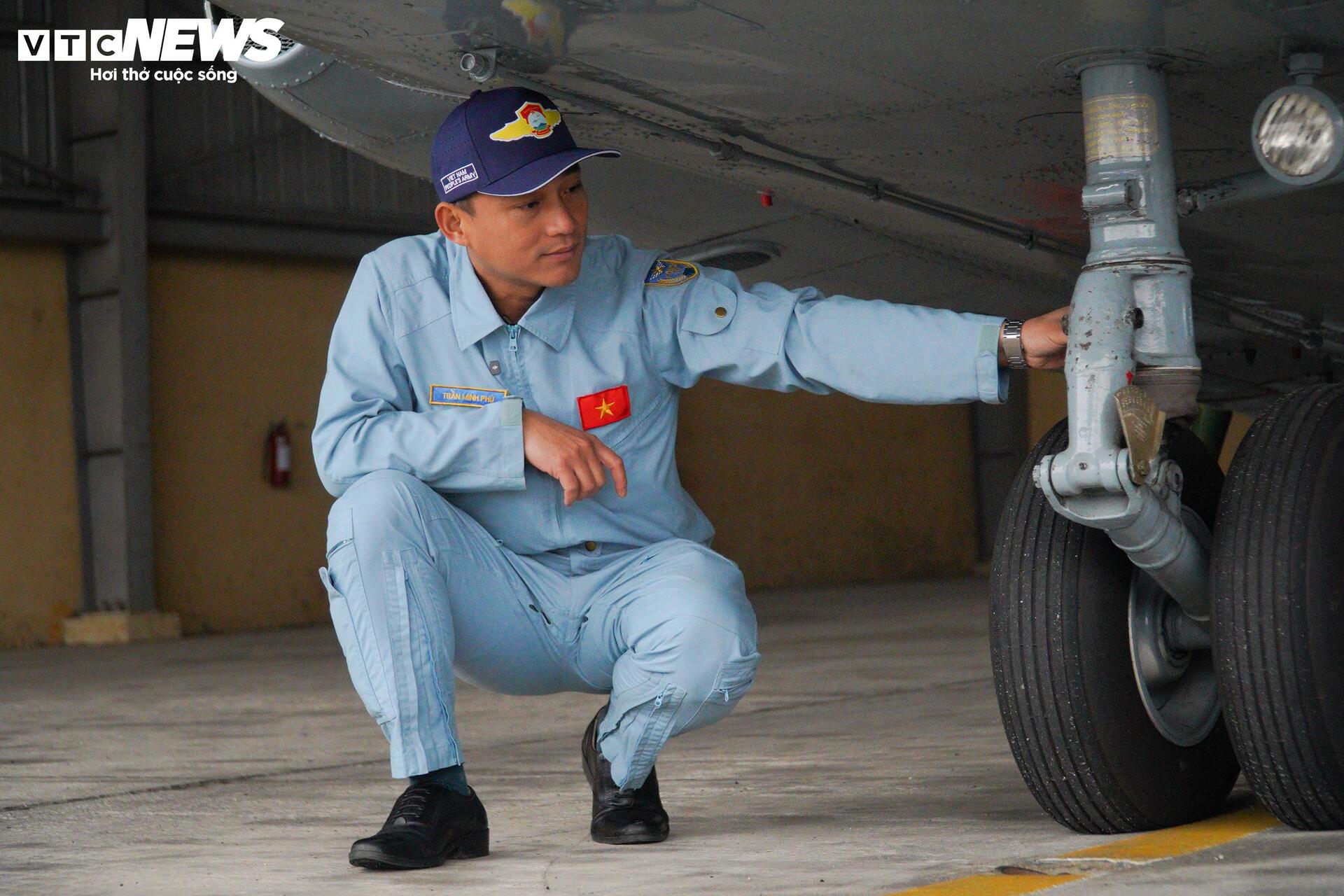 5 Trực thăng diễu binh 30 / 4: Nhiệm vụ lịch sử của Trung đoàn Không quân 916 - Ảnh 8.