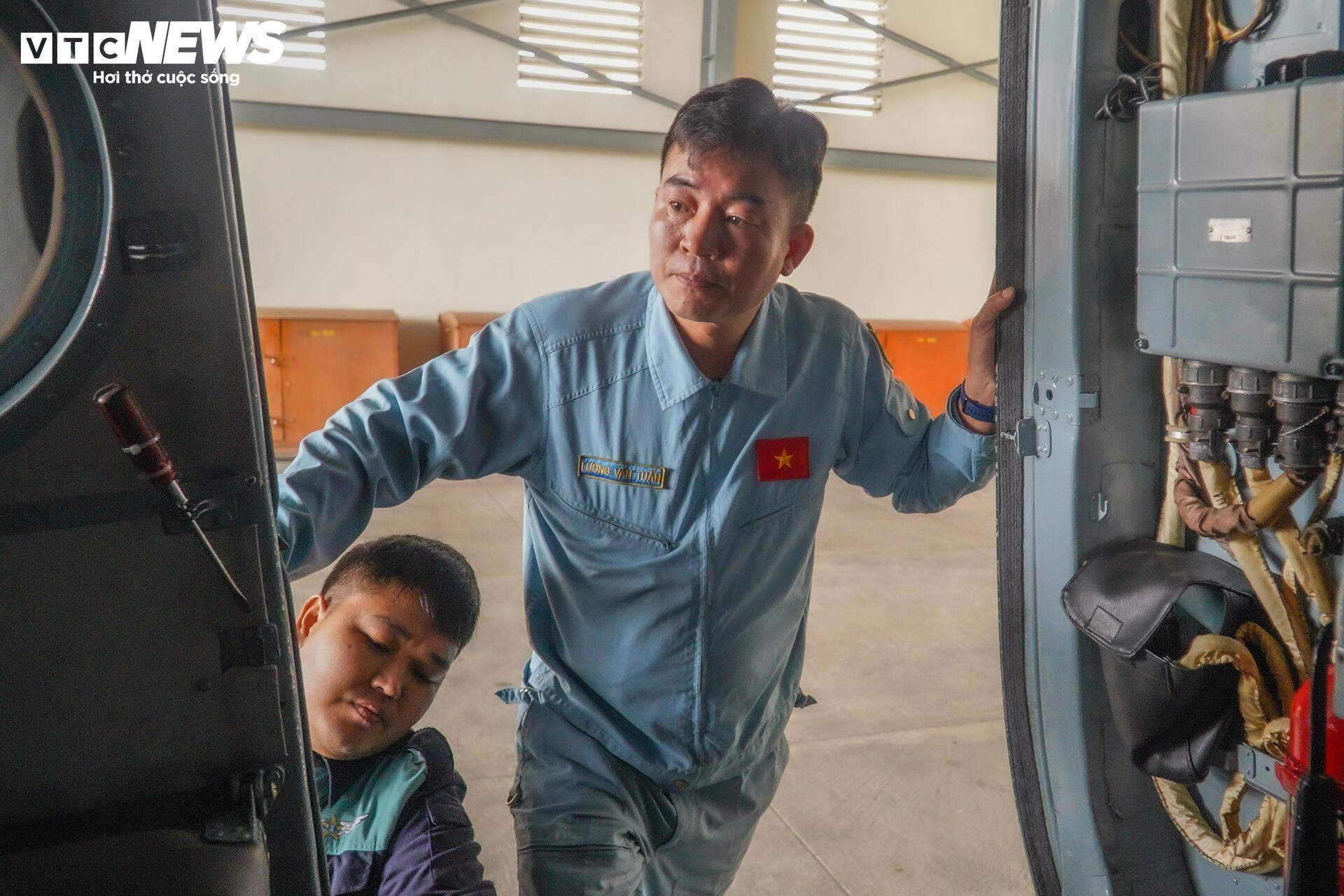 5 Trực thăng diễu binh 30 / 4: Nhiệm vụ lịch sử của Trung đoàn Không quân 916 - Ảnh 4.