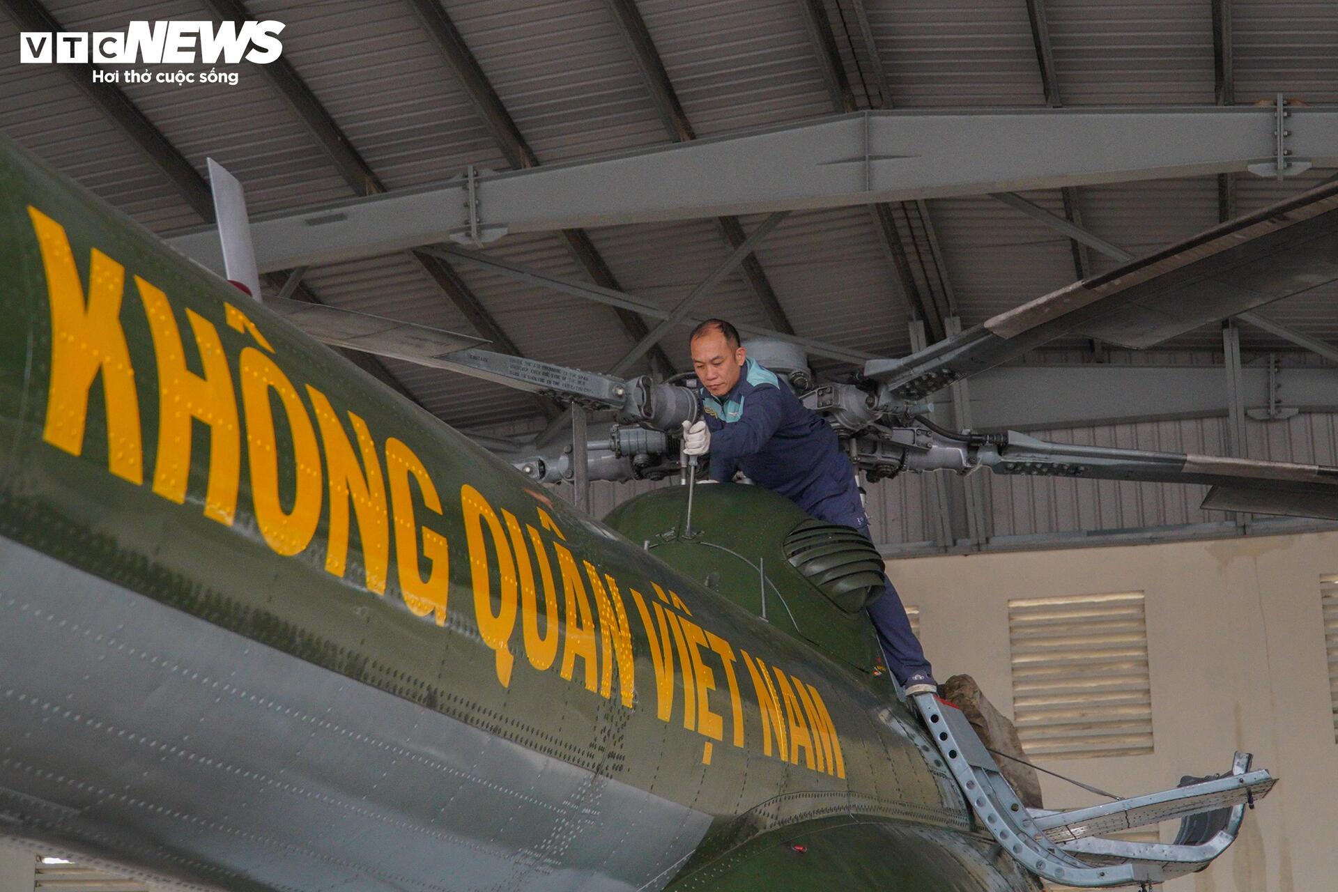 5 Trực thăng diễu binh 30 / 4: Nhiệm vụ lịch sử của Trung đoàn Không quân 916 - Ảnh 6.