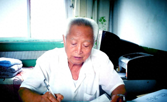 Lạ đời c&oacute; 3 con trai nhưng bố chồng trao hết thừa kế 45 tỷ cho con d&acirc;u, mẹ chồng khẳng định: V&igrave; n&oacute; xứng đ&aacute;ng!- Ảnh 2.