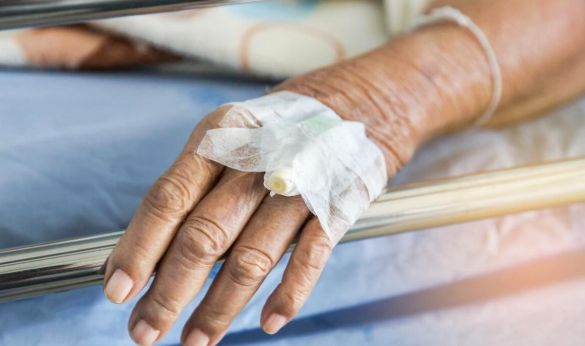 Lạ đời c&oacute; 3 con trai nhưng bố chồng trao hết thừa kế 45 tỷ cho con d&acirc;u, mẹ chồng khẳng định: V&igrave; n&oacute; xứng đ&aacute;ng!- Ảnh 1.