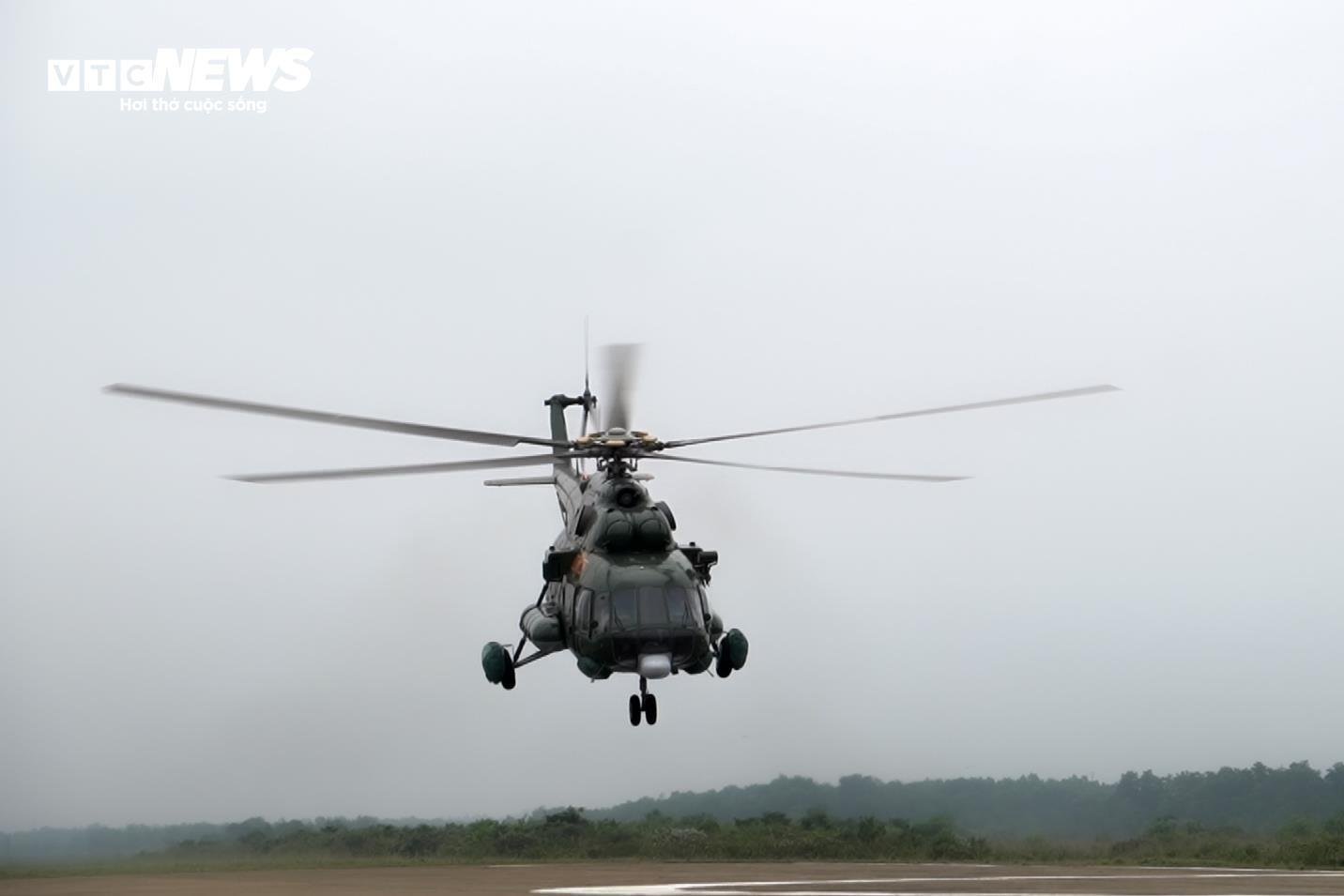 5 Trực thăng diễu binh 30 / 4: Nhiệm vụ lịch sử của Trung đoàn Không quân 916 - Ảnh 13.