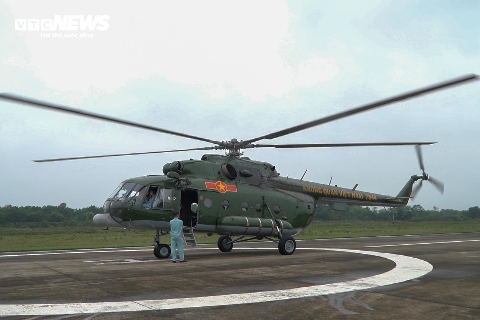 5 Trực thăng diễu binh 30 / 4: Nhiệm vụ lịch sử của Trung đoàn Không quân 916 - Ảnh 12.
