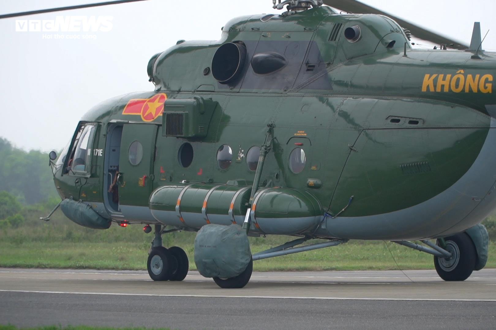 5 Trực thăng diễu binh 30 / 4: Nhiệm vụ lịch sử của Trung đoàn Không quân 916 - Ảnh 10.