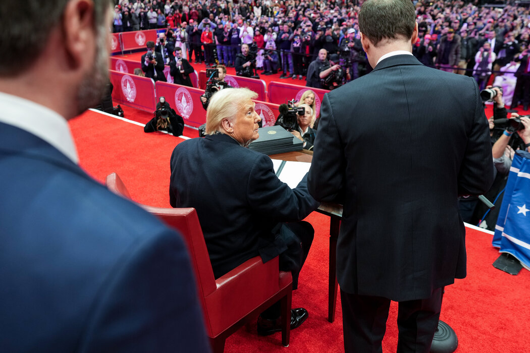 Chuy&ecirc;n gia Trung Quốc lo &ocirc;ng Trump lặp lại "c&uacute; lừa" 8 năm trước với &ocirc;ng Tập: Tại sao Mỹ chỉ &aacute;p thuế 10%? - Ảnh 1.