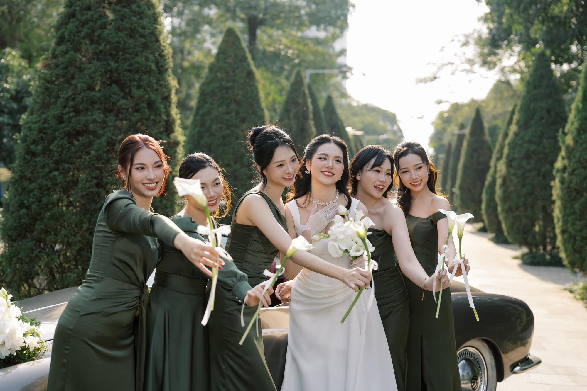 Hoa hậu Kỳ Duy&ecirc;n vừa b&iacute; mật tổ chức lễ cưới: D&acirc;u rể kho&aacute; m&ocirc;i cực ngọt, kh&aacute;ch mời vỏn vẹn 50 người- Ảnh 5.