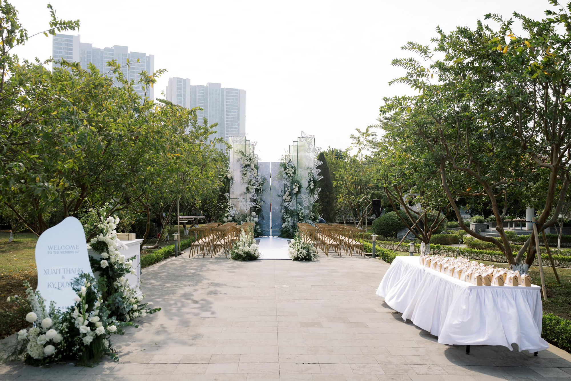 Hoa hậu Kỳ Duy&ecirc;n vừa b&iacute; mật tổ chức lễ cưới: D&acirc;u rể kho&aacute; m&ocirc;i cực ngọt, kh&aacute;ch mời vỏn vẹn 50 người- Ảnh 6.