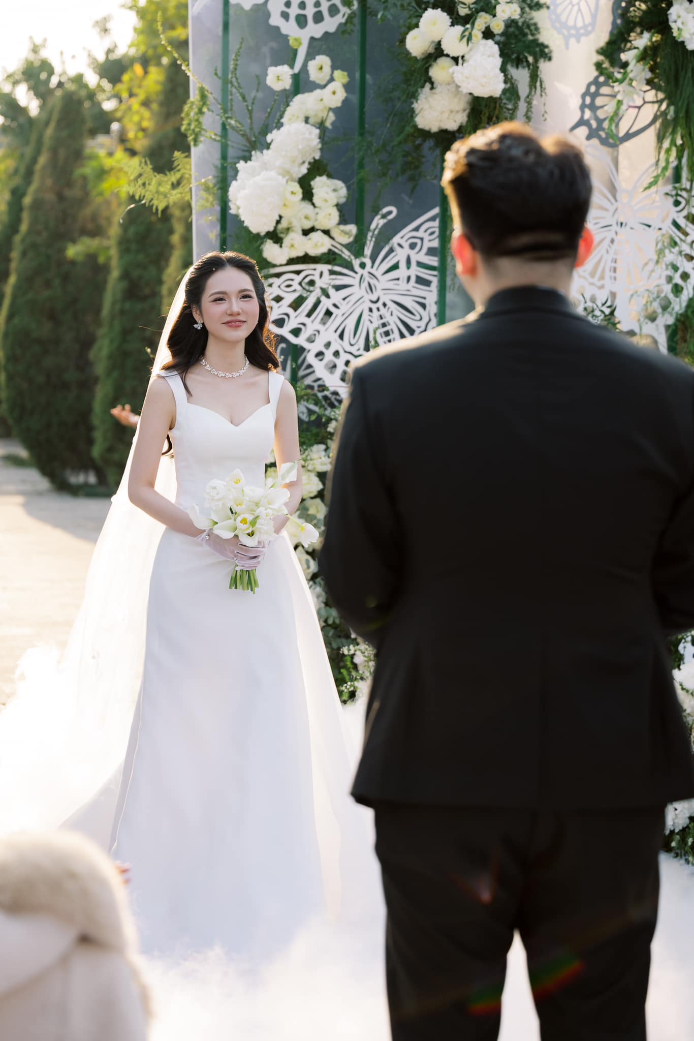 Hoa hậu Kỳ Duy&ecirc;n vừa b&iacute; mật tổ chức lễ cưới: D&acirc;u rể kho&aacute; m&ocirc;i cực ngọt, kh&aacute;ch mời vỏn vẹn 50 người- Ảnh 9.