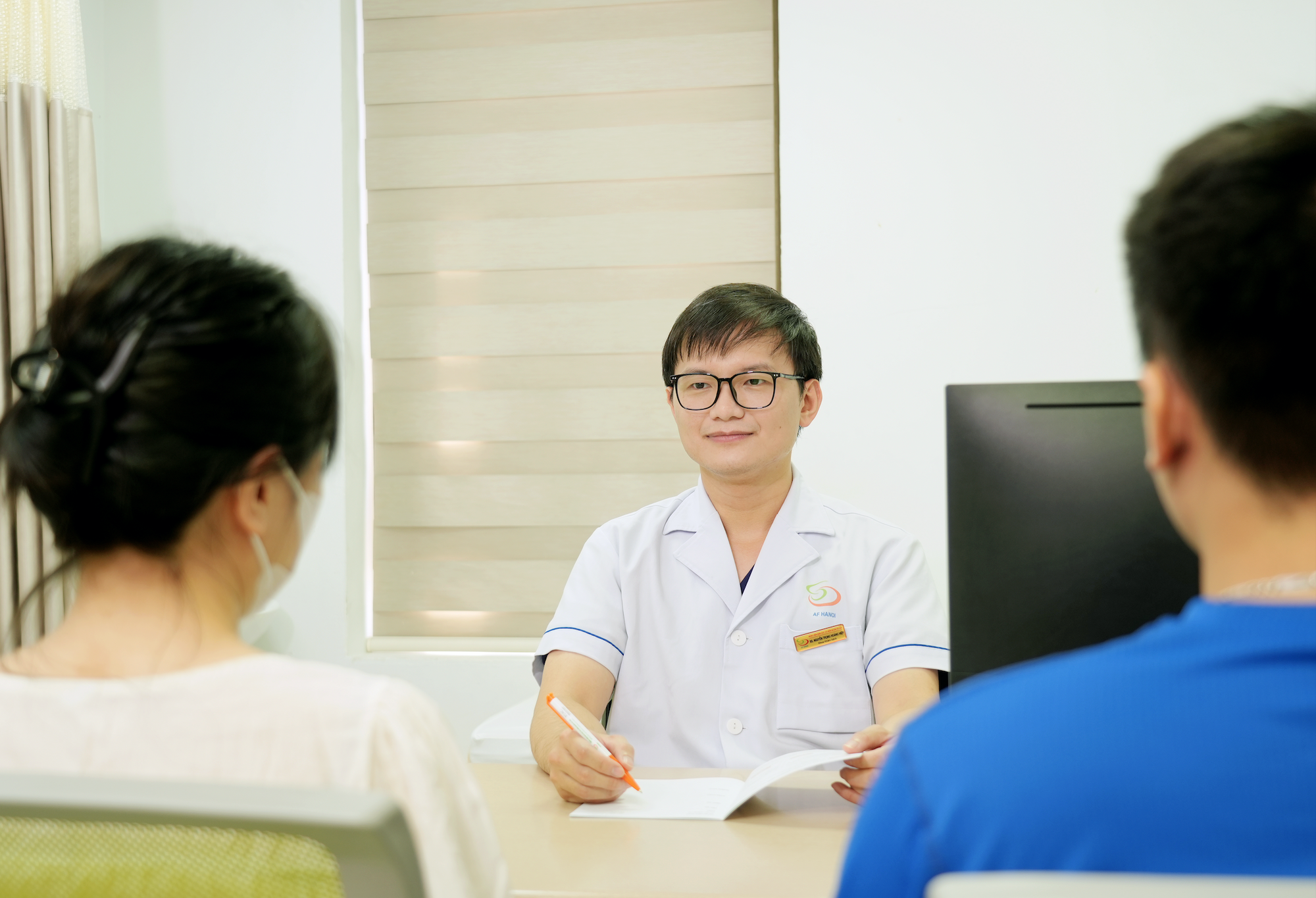 Sau Tết, nhiều quý ông 'cầu cứu' bác sĩ vì lỡ làm một việc sau uống rượu - Ảnh 2.