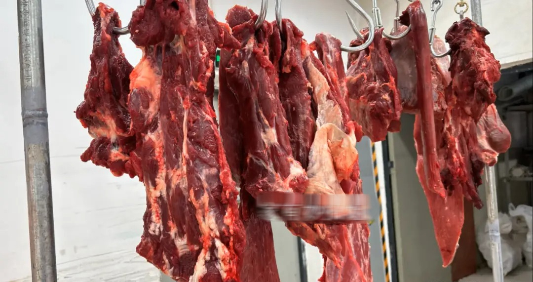 Đầu năm đi chợ mua thịt bò thấy 4 dấu hiệu này, tôi thật lòng khuyên bạn: "Quay xe"! - Ảnh 1.