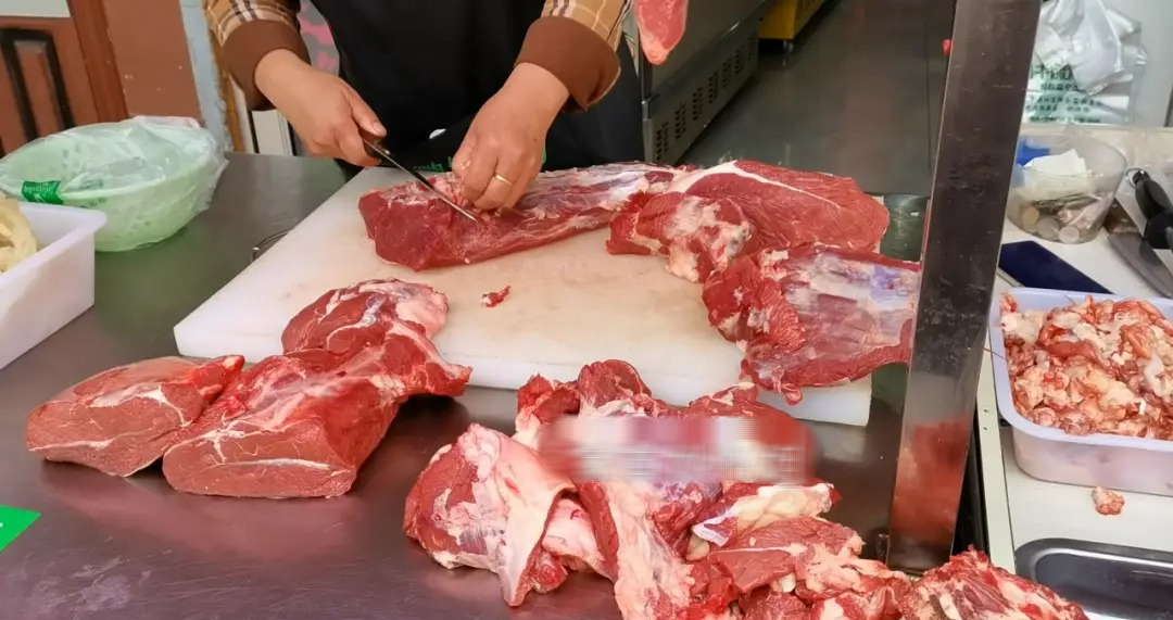 Đầu năm đi chợ mua thịt bò thấy 4 dấu hiệu này, tôi thật lòng khuyên bạn: "Quay xe"! - Ảnh 3.