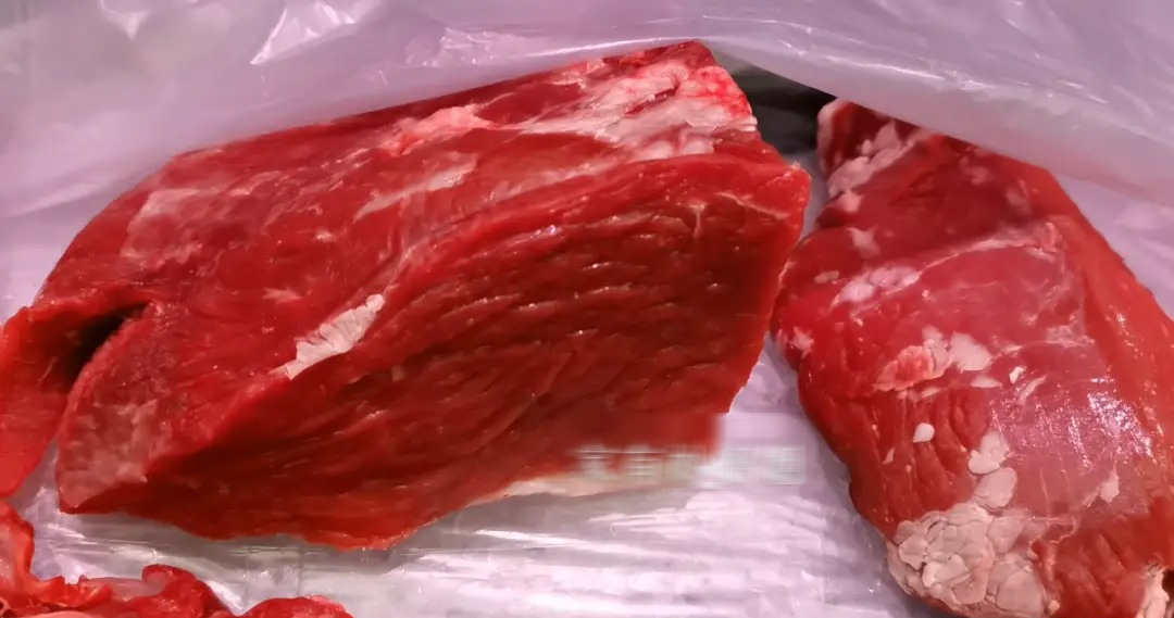 Đầu năm đi chợ mua thịt bò thấy 4 dấu hiệu này, tôi thật lòng khuyên bạn: "Quay xe"! - Ảnh 4.