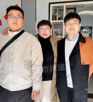 Đưa bạn trai về nh&agrave; ăn Tết, c&ocirc; g&aacute;i ph&aacute;t hiện bạn trai tr&ocirc;ng giống hệt mẹ m&igrave;nh, to&agrave;n bộ cư d&acirc;n mạng đều đặt 1 c&acirc;u hỏi- Ảnh 2.