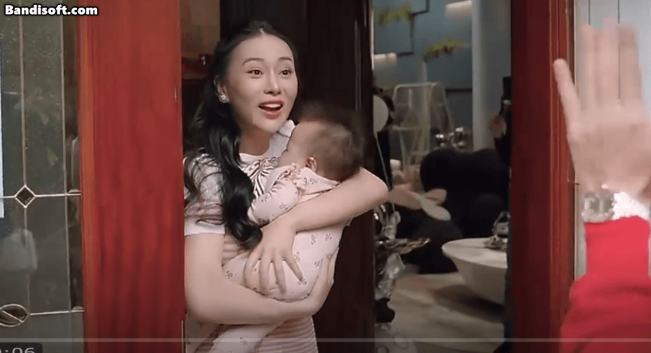 Phương Oanh bế con ra ch&agrave;o "người y&ecirc;u cũ", cặp song sinh biểu cảm thế n&agrave;o? - Ảnh 1.