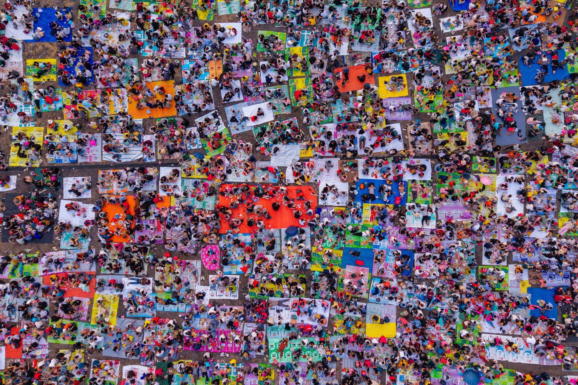 Núi Bà Đen chính thức khai mạc Hội xuân, hàng trăm nghìn người tìm đến núi thiêng - Ảnh 2. Núi Bà Đen chính thức khai mạc Hội xuân, hàng trăm nghìn người tìm đến núi thiêng - Ảnh 2.