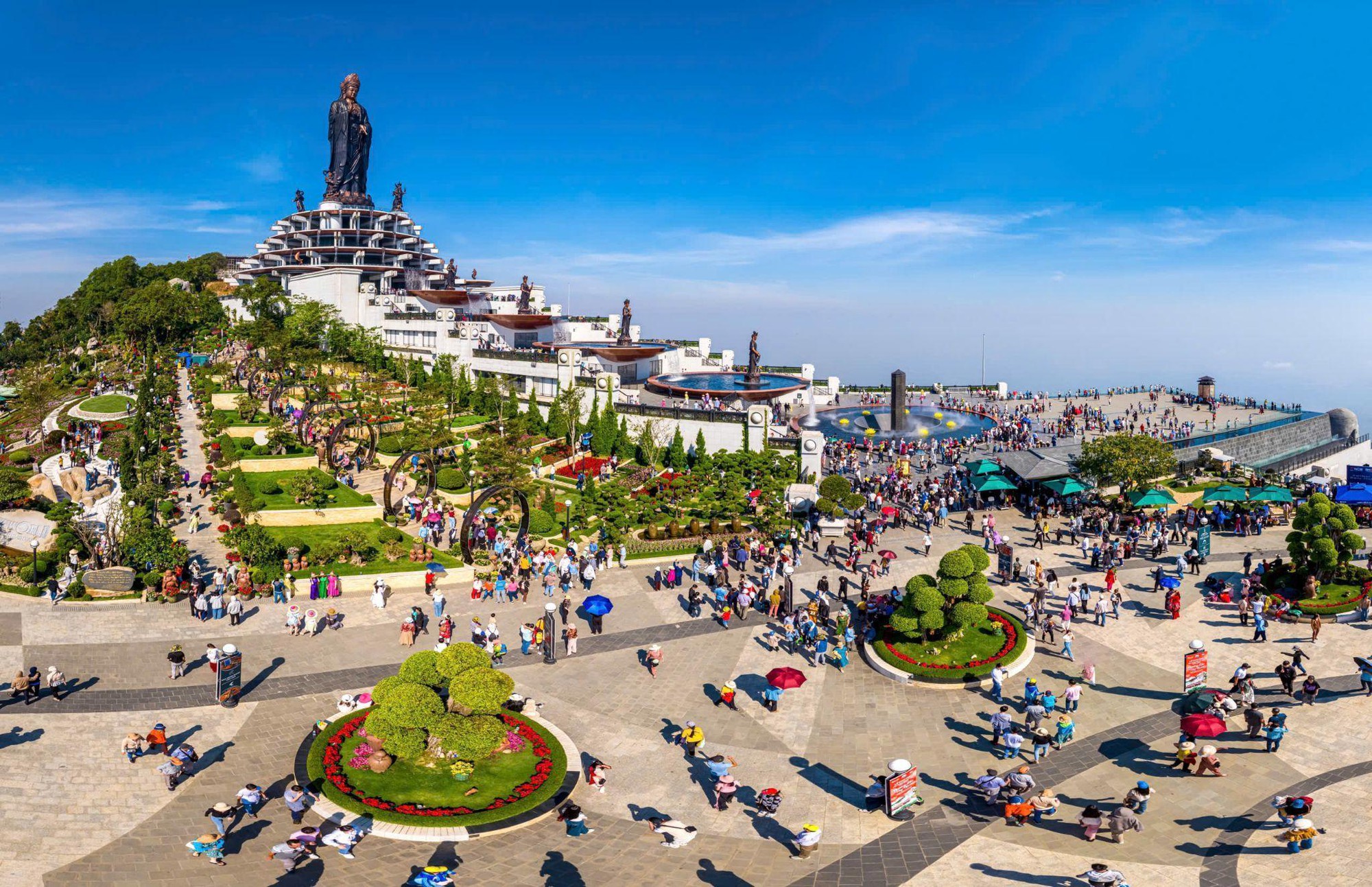 Núi Bà Đen chính thức khai mạc Hội xuân, hàng trăm nghìn người tìm đến núi thiêng - Ảnh 4. Núi Bà Đen chính thức khai mạc Hội xuân, hàng trăm nghìn người tìm đến núi thiêng - Ảnh 4.