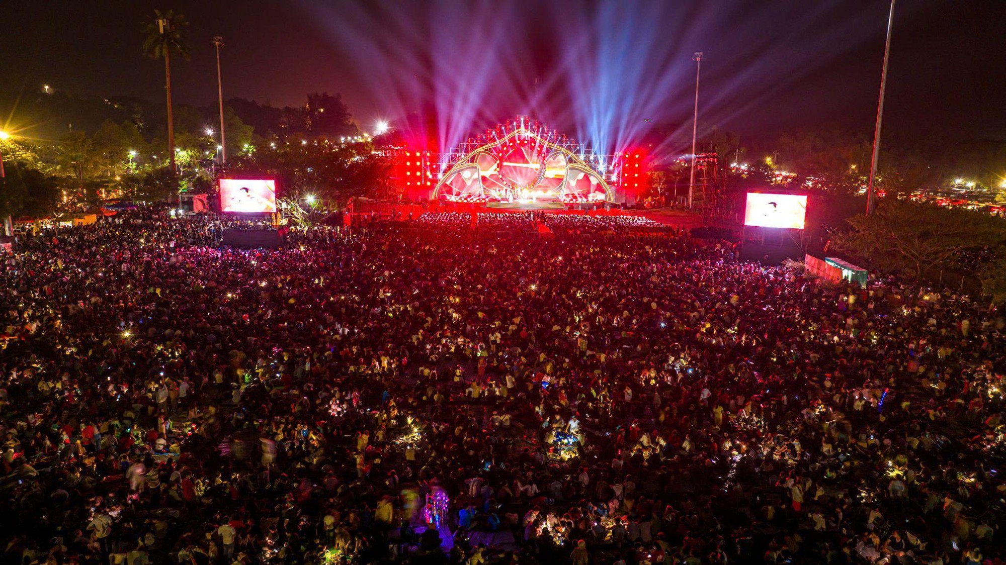 Núi Bà Đen chính thức khai mạc Hội xuân, hàng trăm nghìn người tìm đến núi thiêng - Ảnh 8. Núi Bà Đen chính thức khai mạc Hội xuân, hàng trăm nghìn người tìm đến núi thiêng - Ảnh 8.