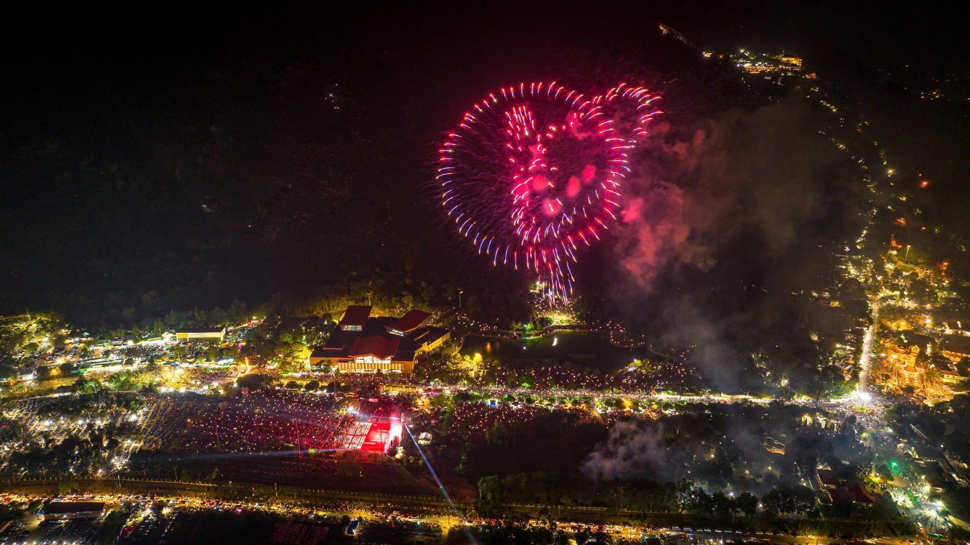 Núi Bà Đen chính thức khai mạc Hội xuân, hàng trăm nghìn người tìm đến núi thiêng - Ảnh 9. Núi Bà Đen chính thức khai mạc Hội xuân, hàng trăm nghìn người tìm đến núi thiêng - Ảnh 9.