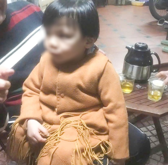 Bé trai bị bỏ rơi trong đêm tại Hà Nội , lá thư nhờ cứu giúp - Ảnh 1.