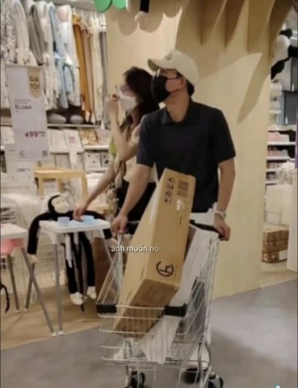 Bức ảnh g&acirc;y sốc của HIEUTHUHAI v&agrave; bạn g&aacute;i bị lộ?- Ảnh 6.