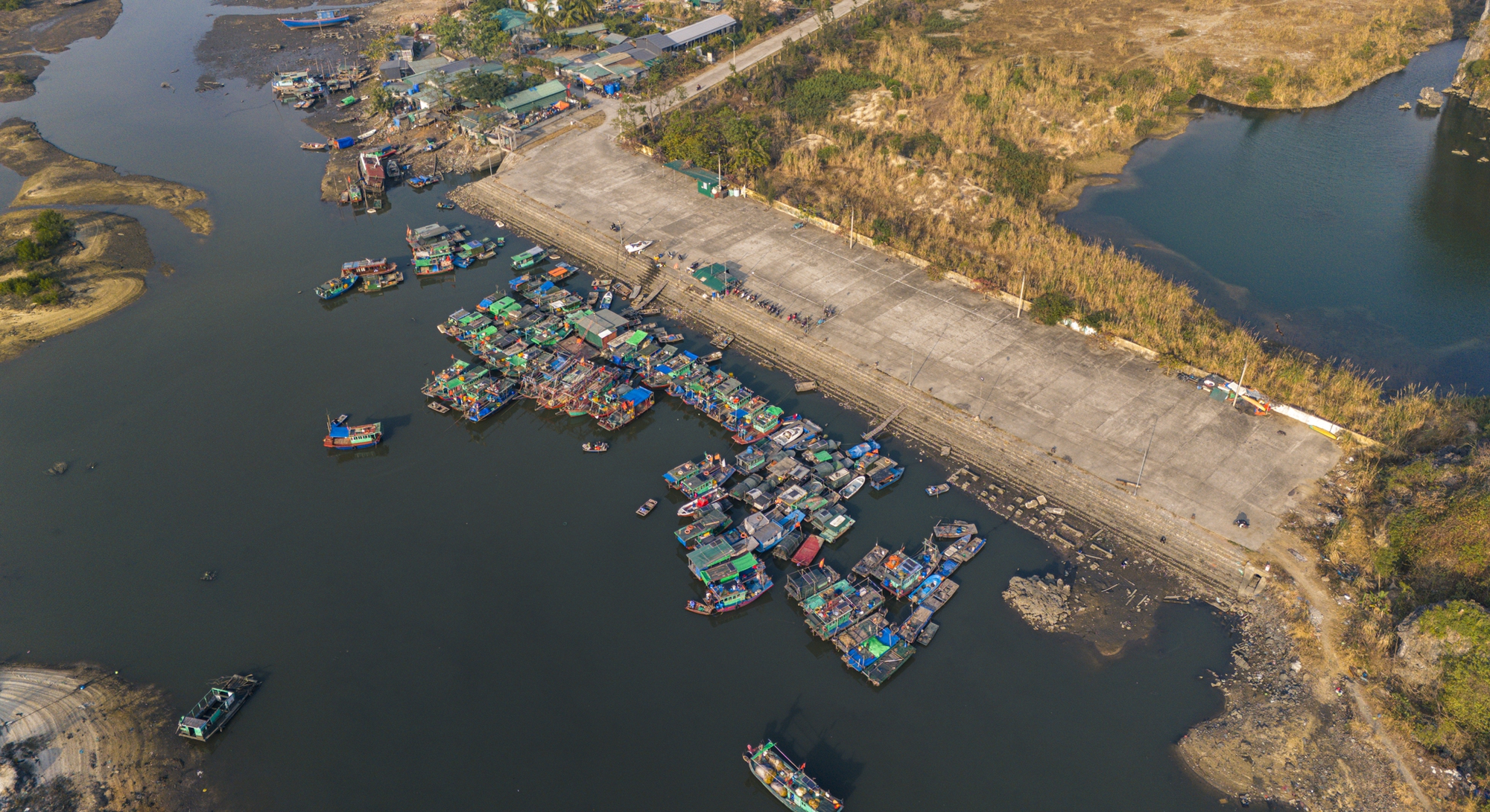 Cảng c&aacute; C&aacute;i X&agrave; Cong Quảng Ninh: Điểm neo đậu an to&agrave;n cho t&agrave;u thuyền - Ảnh 15.