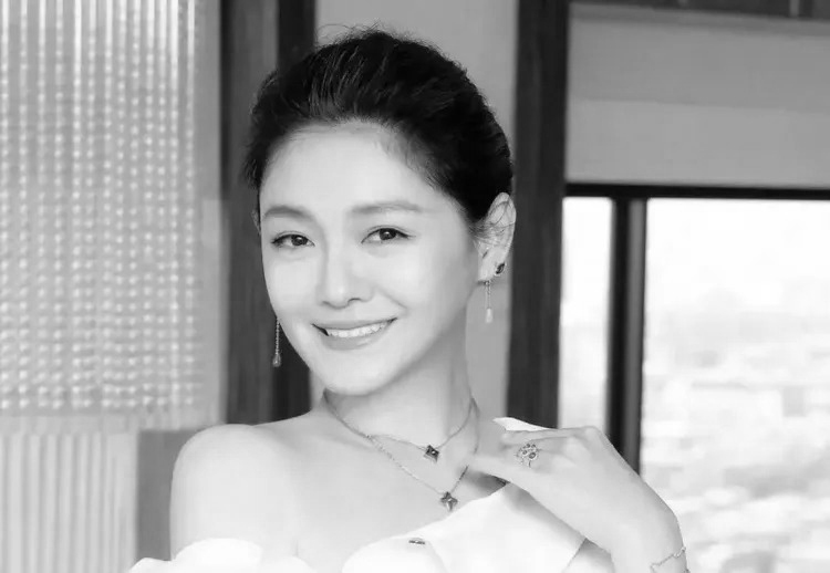 Nguyên nhân thật sự khiến Từ Hy Viên tử vong là "nhiễm trùng huyết", bệnh trở nặng do tắm nước nóng - Ảnh 2. Nguyên nhân thật sự khiến Từ Hy Viên tử vong là "nhiễm trùng huyết", bệnh trở nặng do tắm nước nóng - Ảnh 2.